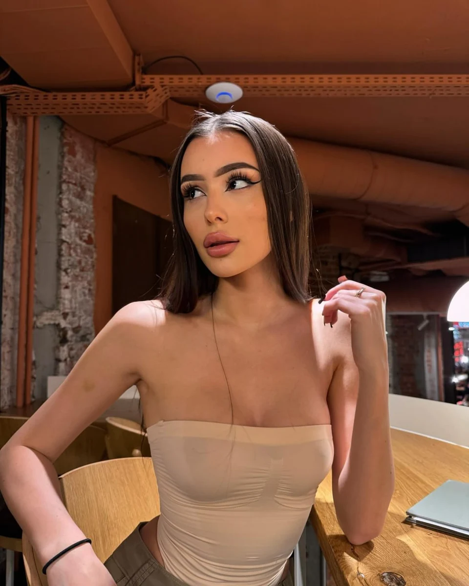 Дельфина эскорт в городе Минск